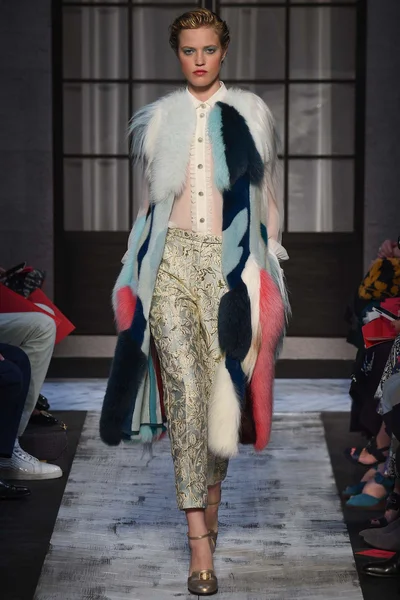 Look 15
